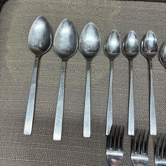Continental -Japan-stainless flatware 19 Pieces dinner forks spoons - Picture 5 of 7